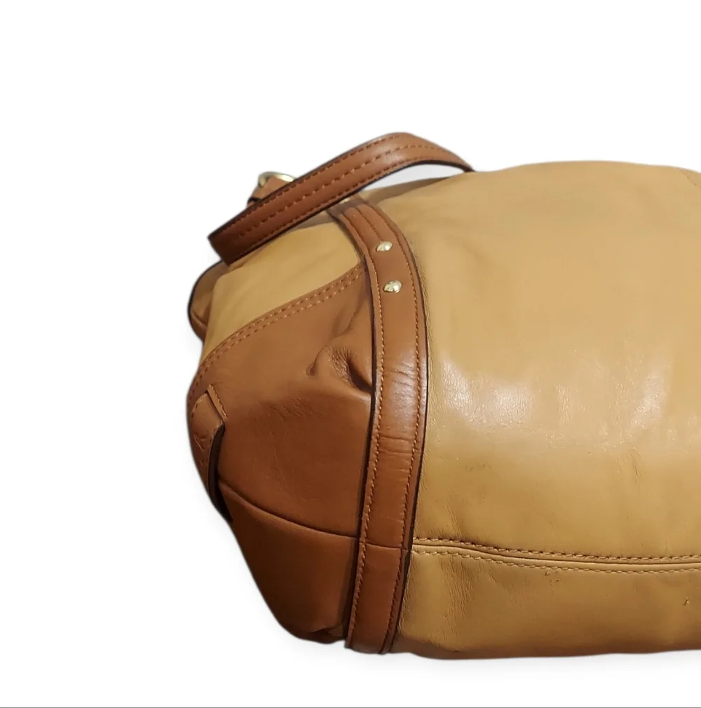 Coach Alexandria Leather Shoulder Bag Zip Closure No F20812